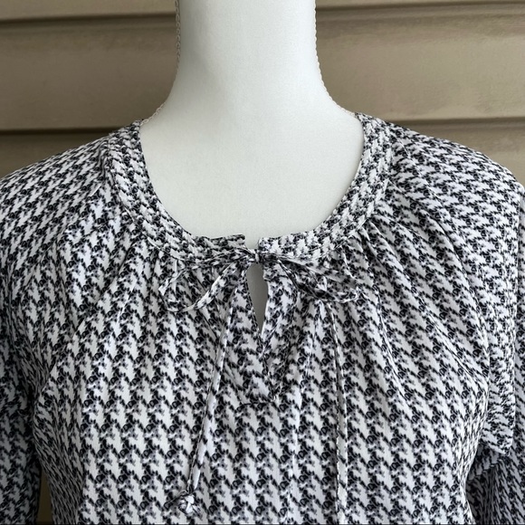 •Antilia Femme• Tab Sleeved Patterned Blouse - Size Small - Picture 3 of 9